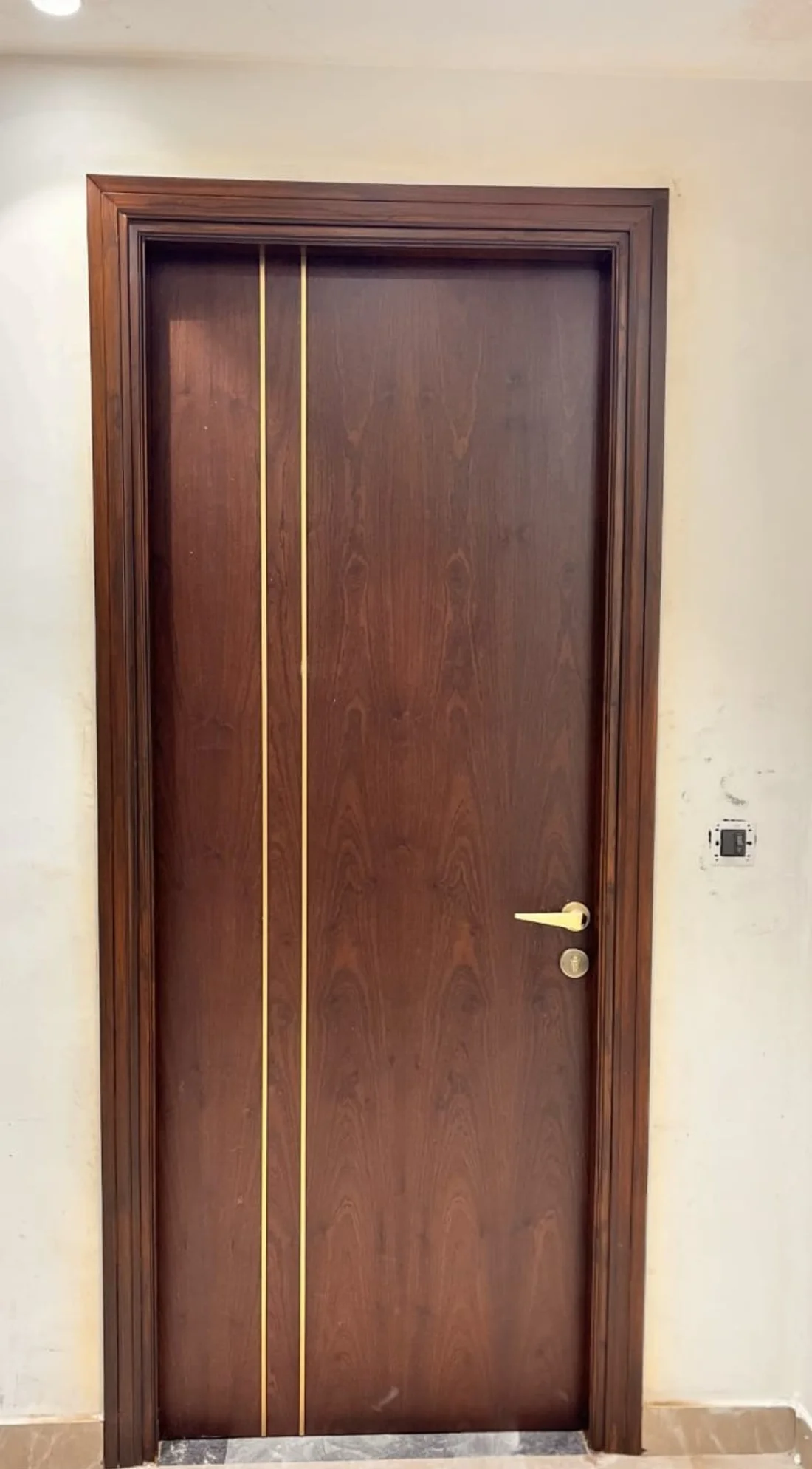 Veneer door finish