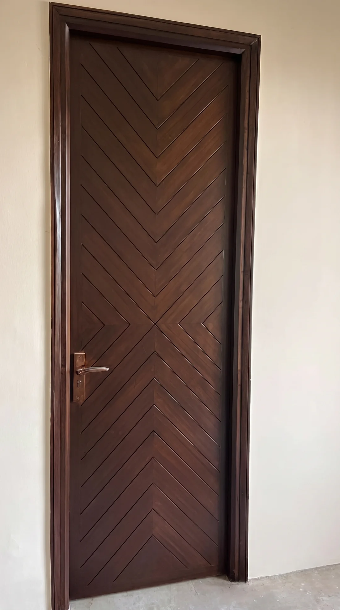Veneer door detail