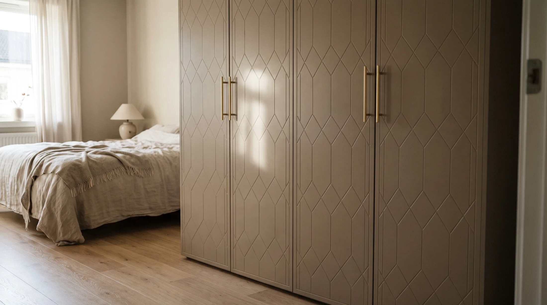 Freestanding wardrobe with CNC-routed PU doors